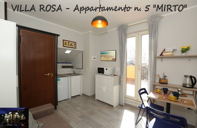 VILLA ROSA - Wohnung n. 5 "MYRTLE" (2 Betten):