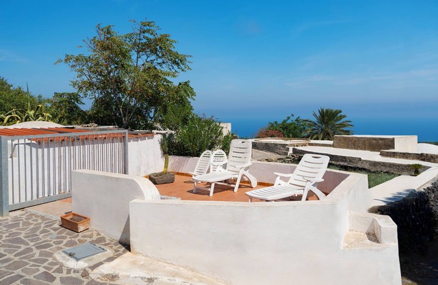 Villa Rosa - Two Bedroom Villa, Sleeps 7