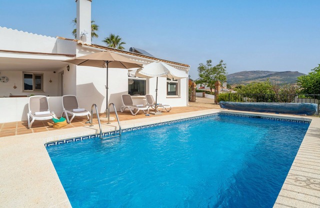 Villa "Rosa" mit Bergblick, Pool, WLAN & Garten