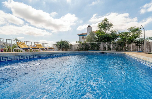 Villa "Rosana Lake Viñuela" mit Bergblick, Pool, WLAN & Garten