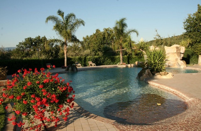 Villa-Rosi Zwei-Zimmer-Wohnung in einer Villa mit Pool