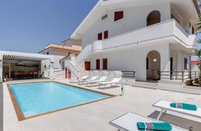 Villa 'Rosimeli' nahe dem Strand mit Pool & WLAN