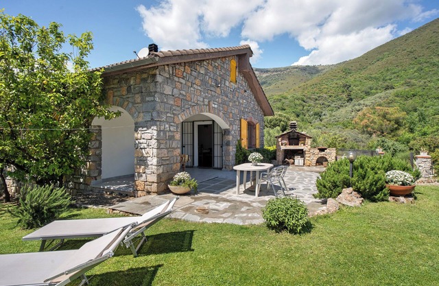 Villa 'Rosmarino' mit Bergblick, Wi-Fi und Klimaanlage