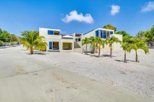 Villa Rowsu with Private Pool and Sea View