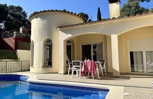 Villa SA RIERA 10 minutes walk to the beach!