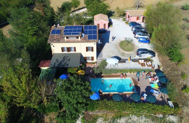 VILLA SABRINA Landhaus mit Pool und Garten