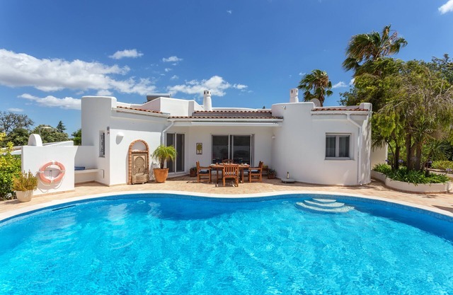 Die Villa Sagres ist eine Landvilla, 3 km von den Golfplätzen und 13 km von den Stränden entfernt