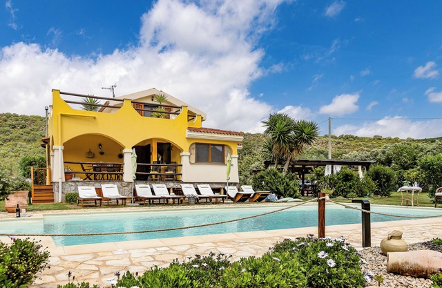 Villa Saige, pool for exclusive use, with Jacuzzi