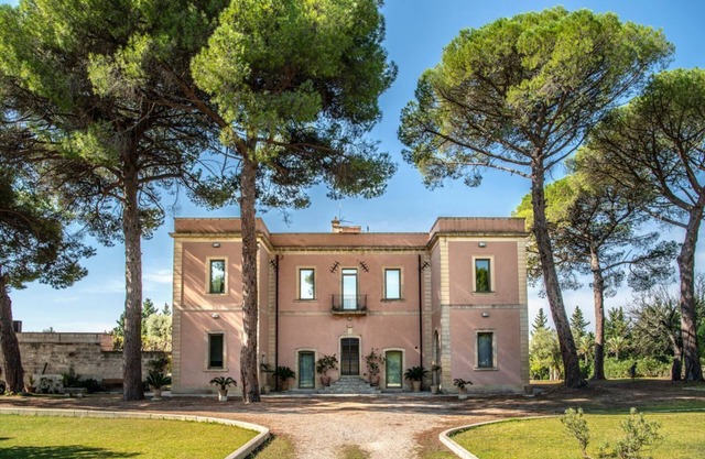 Villa Salvatore - Acht Schlafzimmer Villa, Schläft 19