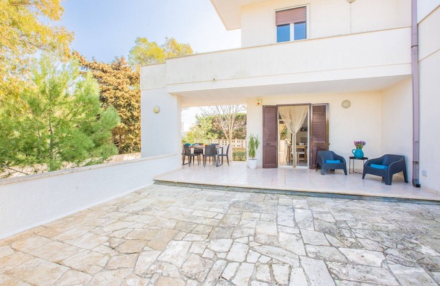 Villa Salento. 250 m vom Strand entfernt, Meerblick, 500 m eingezäunter Garten.