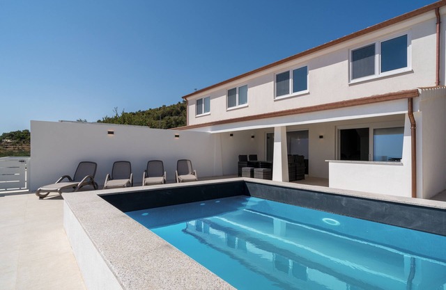 Villa 'San Nicola' with Sea View, Private Pool and Wi-Fi