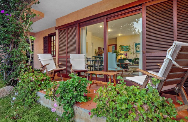 Villa Sara in Meeresnähe mit Blick auf die Berge, WLAN, Klimaanlage, Terrasse und Garten