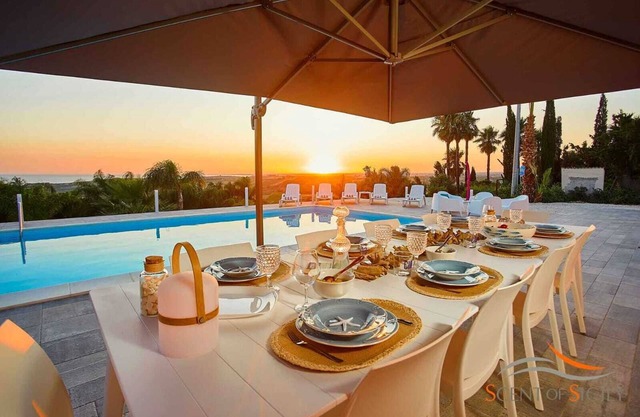 "Villa Sara" mit Meerblick, Pool und WLAN