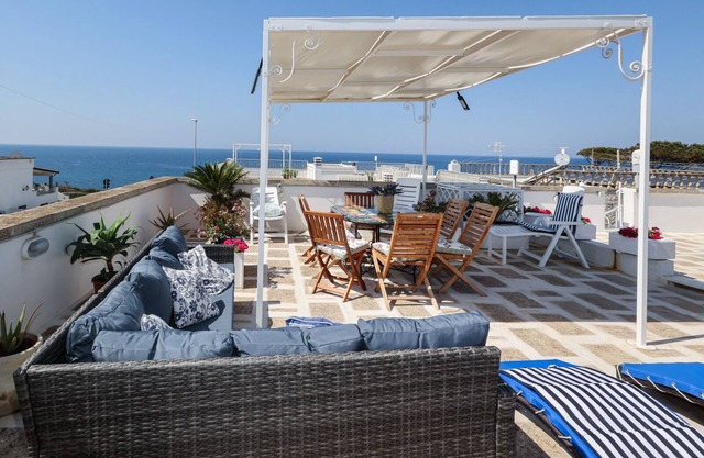 Villa 50 m vom Meer von Salento, Terrasse mit kostenlosem WIFI