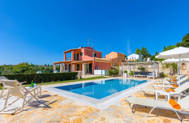 Villa Senses: Eine moderne charmante Villa, privater Pool, atemberaubende Aussicht, sehr geräumig für 8 Personen