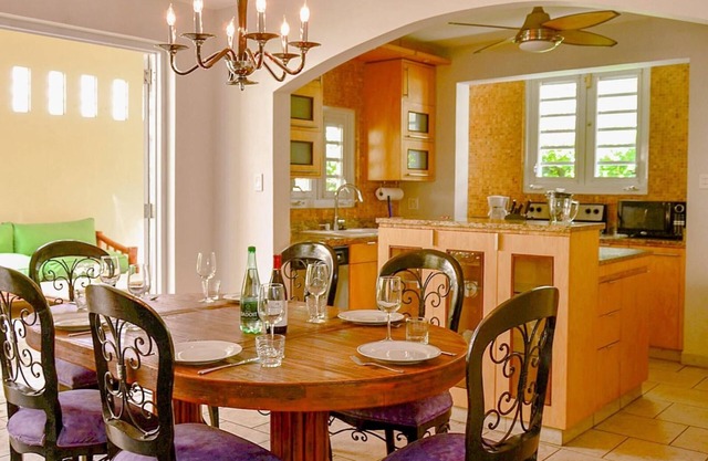 Villa Serena - Drei Schlafzimmer Haus, Schläft 8