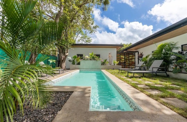 Villa Serenity 4 bedroom 1 min walk to the beach