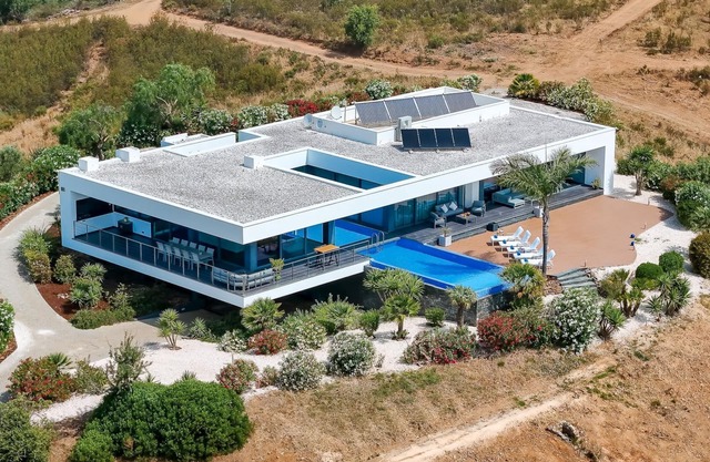 Villa Sernadinha em Lagos by LovelyStay