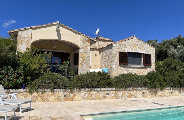 Wunderschöne Neubauvilla mit privatem Pool, in der Nähe des Meeres