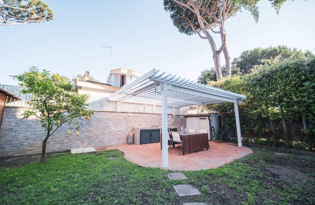 Villa 'Silvia A Fregene' with Private Terrace, Wi-Fi and Air Conditioning