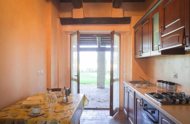 Villa für 24 Personen, Swimmingpool, Land, Fano, Veranda, Meer1km