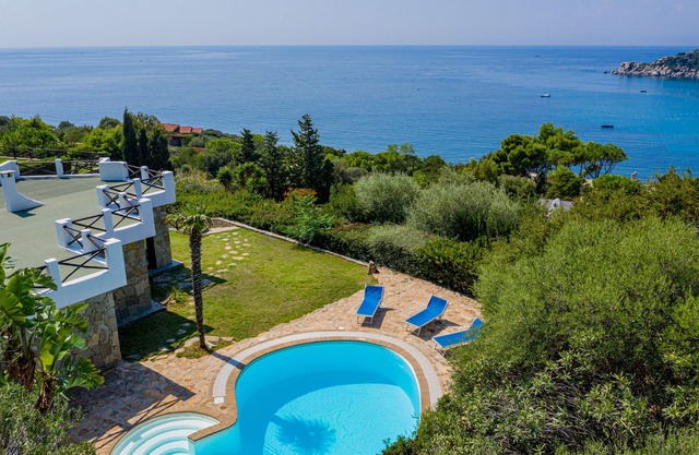 Villa Smeralda - Salzwasser Pool, Blick auf di Bucht, nur 200 mt von Meer