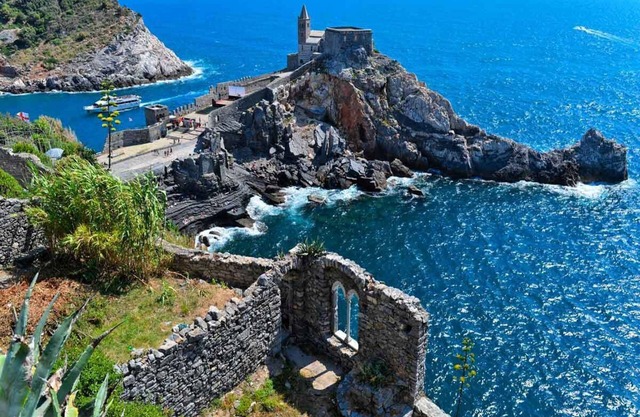 Villa Smeralda 10p by VILLASRETREATS with garden, BBQ, and Seaview