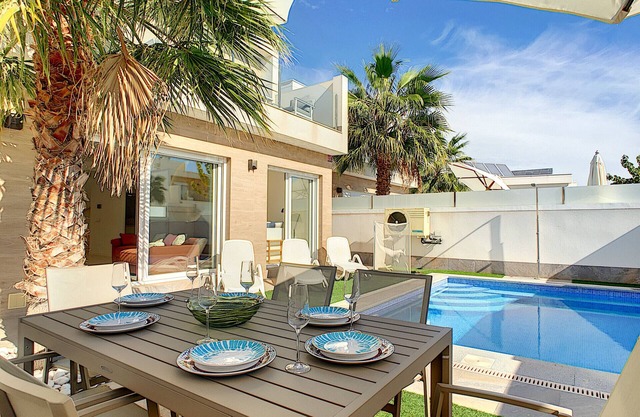 Villa mit privatem Pool und Whirlpool