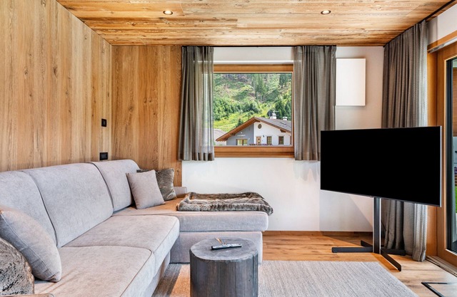 Villa Sofia Ferienwohnung 'S' mit Bergblick, privater Terrasse und WLAN