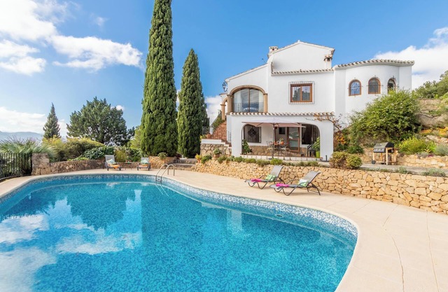 Villa "Sol y Luna" mit Bergblick, Pool, Terrasse, A/C & WLAN