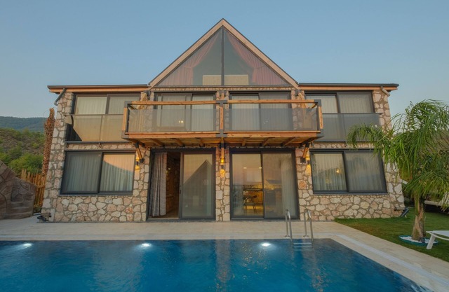 Villa Star.Slide, Waterfall and fish aquarium