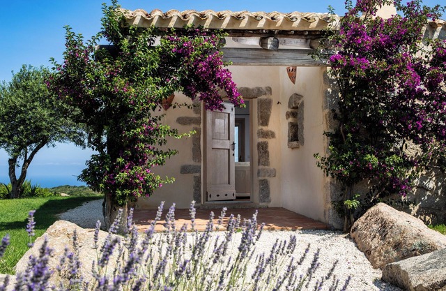 Villa 'Stazzu Serafini' with Sea View, Wi-Fi and Air Conditioning
