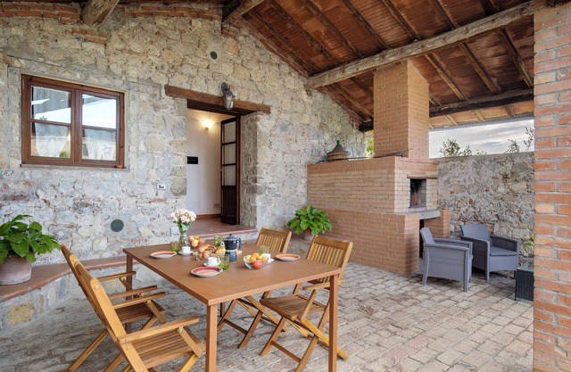 Villa 'Sui Colli Toscani Con Piscina' mit Gemeinschaftspool, gemeinsamem Garten und Wi-Fi