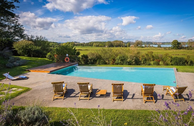 Villa sul Lago 9, mit Pool im Grünen in der Nähe des Sees von Chiusi