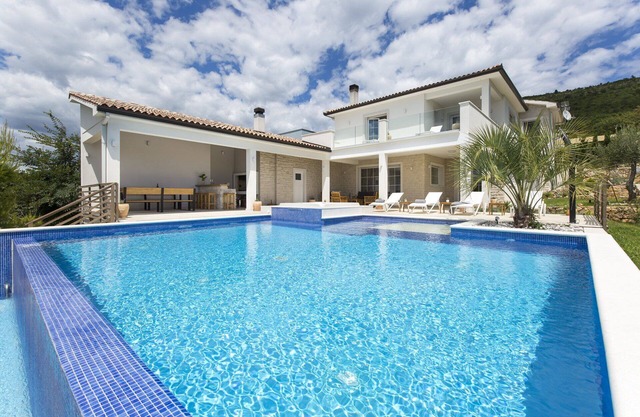 Villa Sunny Day mit Pool