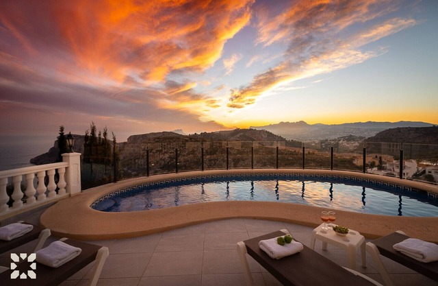 Villa Sunset Rock by Abahana Villas