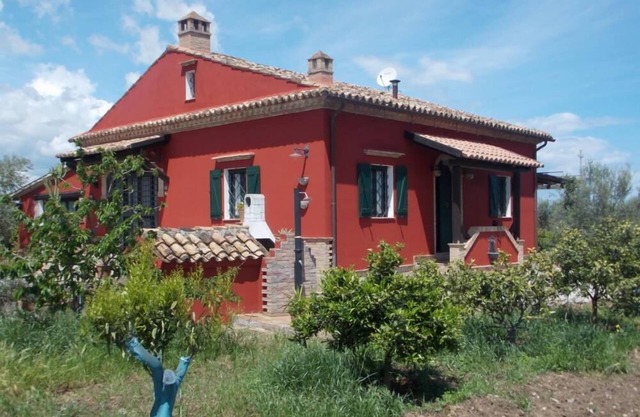 Villa umgeben von Zitrushainen und an der ionischen Küste