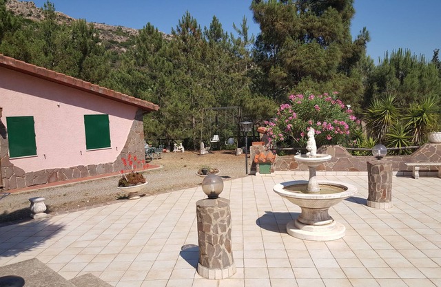 Villa von viel Grün ideal für einen erholsamen Urlaub umgeben