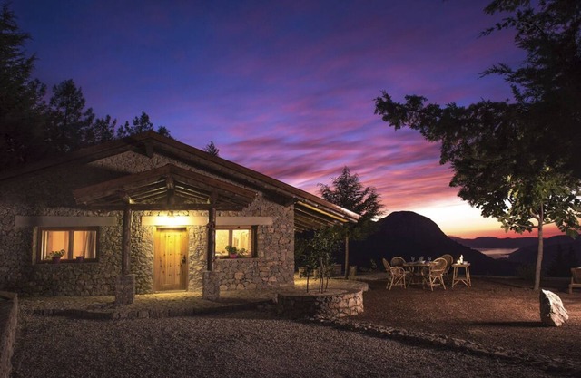 Villa Syrna - Zwei Schlafzimmer Villa, Schläft 4