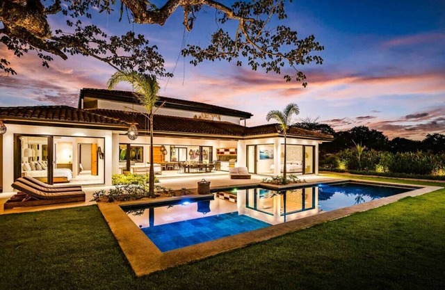 ♕ Villa Twilight Tree♕ 5Bd ♕ Nature & Exclusivity ♕ Gated community & Beach Club