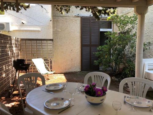 Villa T4 pour 8 pers. à 350m de la plage avec 3 terrasses, parking privé et équipements complets - FR-1-81-415
