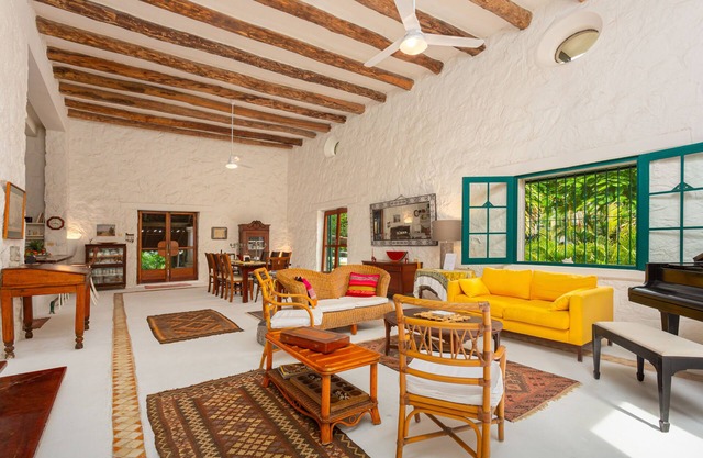 Villa Tambuuco-Classic 6BR- Pool, Rooftop & Bicycles