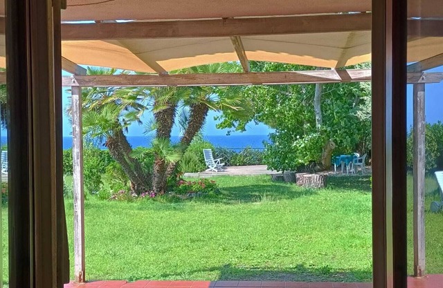 Villa Teresa by the sea, relaxation, lovely view, wild nature.