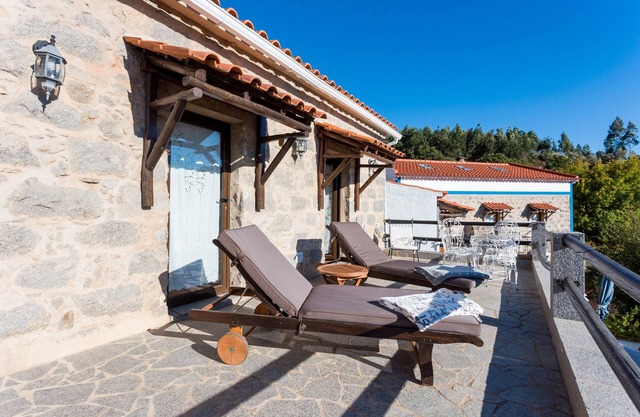 Villa 'Terra' with Private Terrace, Shared Garden and Wi-Fi