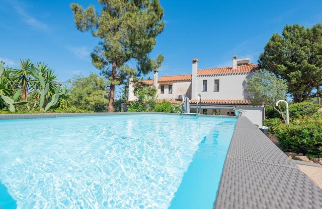 Villa Tetty - Garden & private pool near the sea