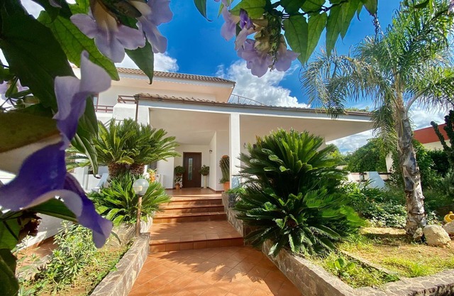 Villa "The Rosa's Luxury House" mit Garten & WLAN