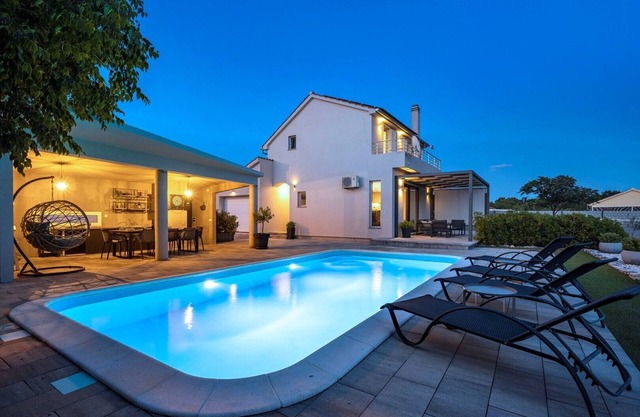 Villa Tonka mit Pool und Fahrrädern in der Nähe des Nationalparks Krka