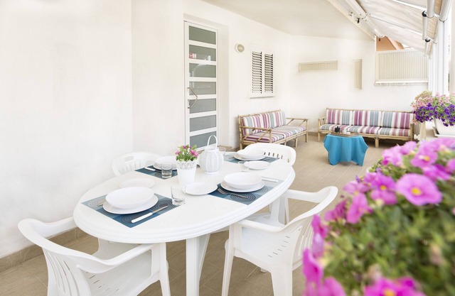 Villa Torre liegt nur wenige Minuten von Punta Secca entfernt