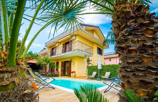 Villa "Tra Etna e Mare con Piscina" with Sea View, Private Pool & Wi-Fi