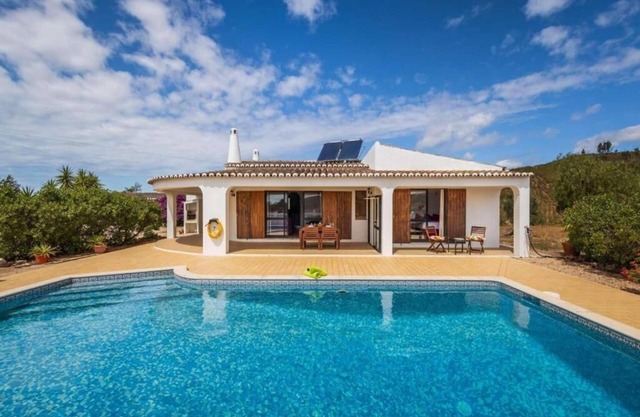 Villa Tranquila peaceful stay in Algarve, near beautiful Silves, in nature